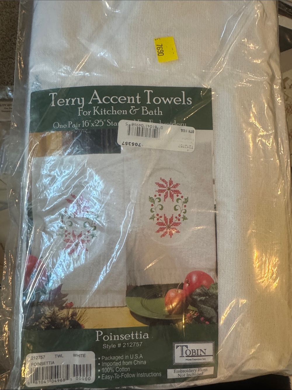 Tobi White Terry Accent Towels Red & Green Poinsettia Embroidery cross stitch